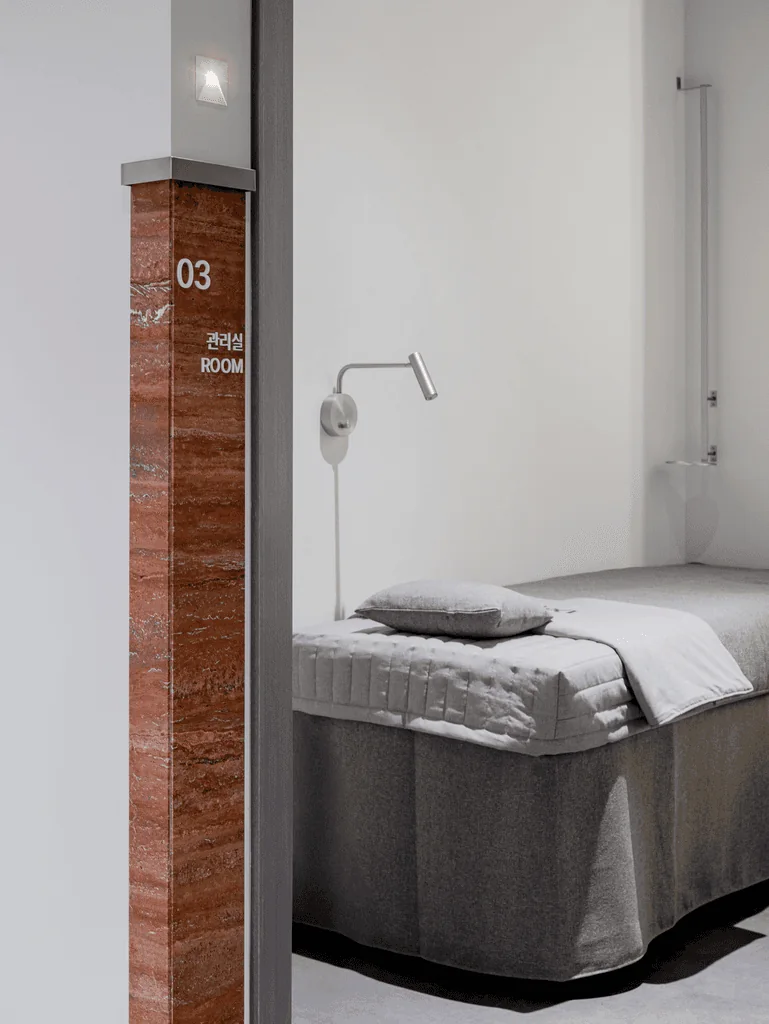 DayBeau Clinic Myeongdong 2 · Inside the clinic 3