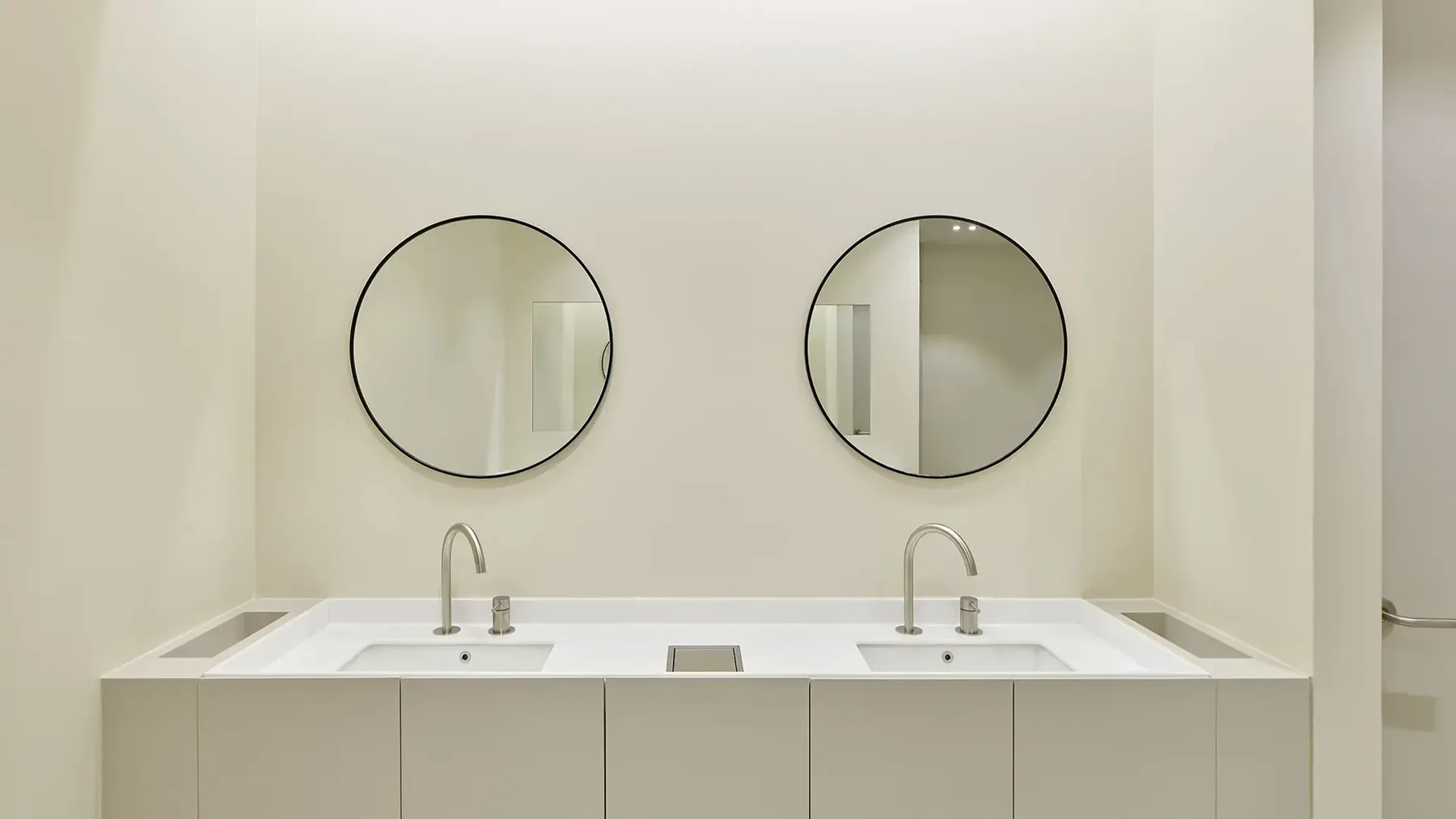Doctor Petit Clinic Myeongdong · Inside the clinic 4
